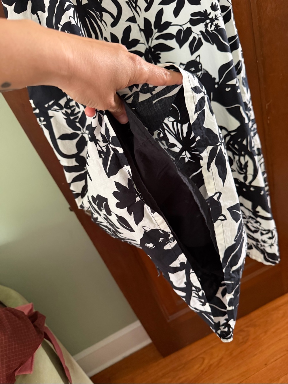 Black & White Floral Print Spaghetti Strap romper - Picture 4 of 8